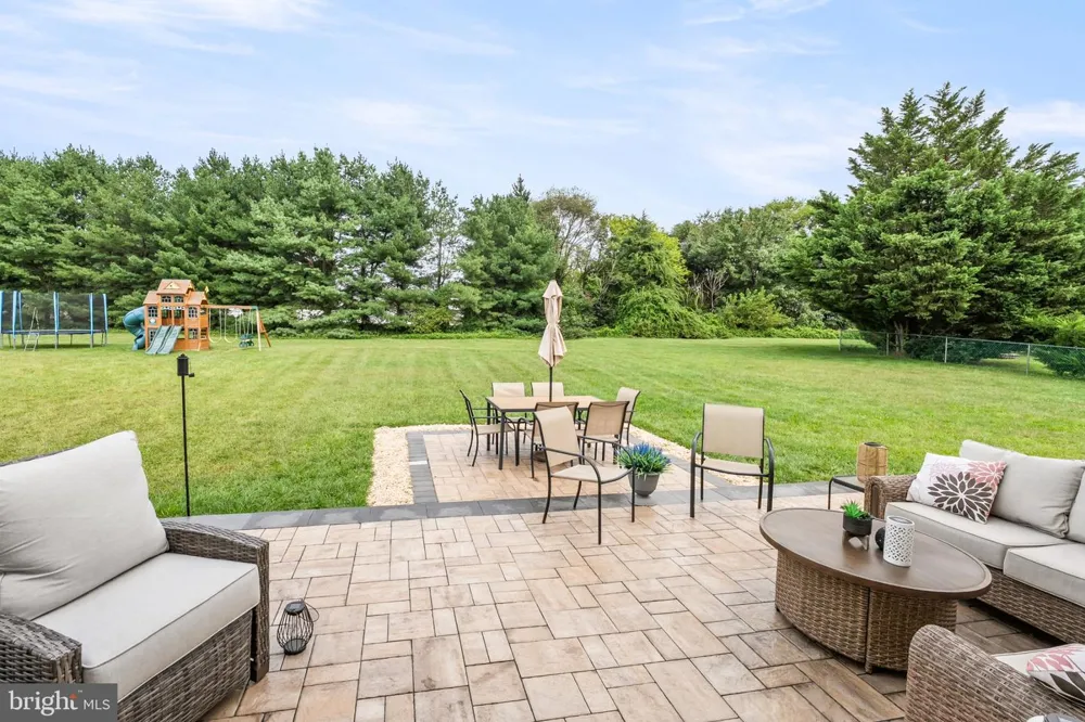 435 LONGFELLOW DRIVE Williamstown, NJ 08094