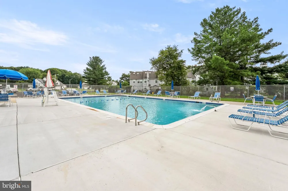 435 LONGFELLOW DRIVE Williamstown, NJ 08094