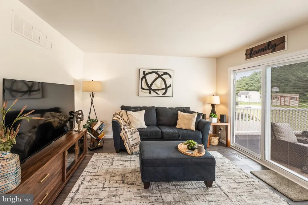435 LONGFELLOW DRIVE Williamstown, NJ 08094