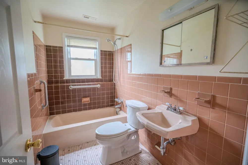 50 E LANDING ROAD Blackwood, NJ 08012