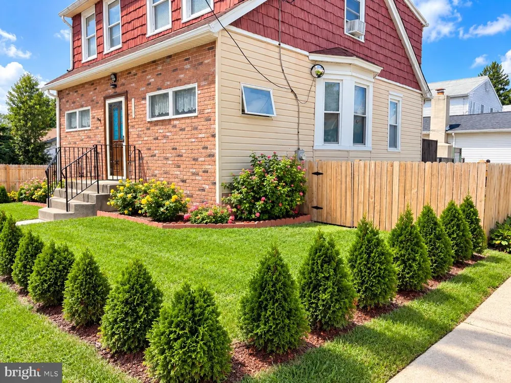 1700 SHALLCROSS AVENUE Folcroft, PA 19032
