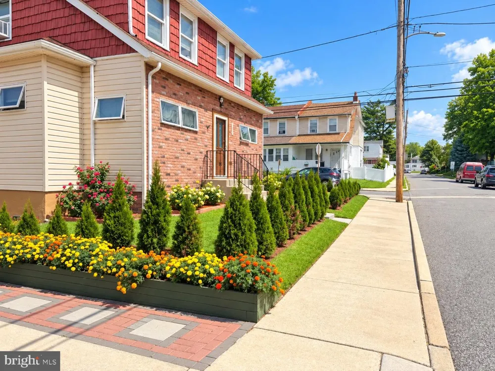 1700 SHALLCROSS AVENUE Folcroft, PA 19032