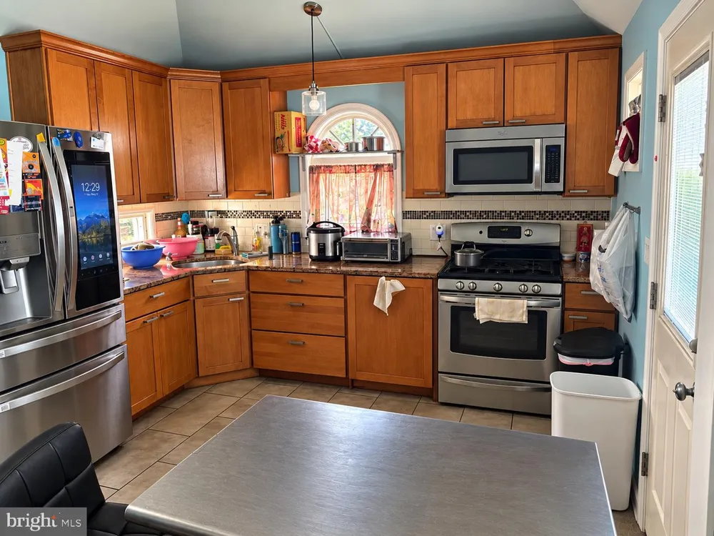 1700 SHALLCROSS AVENUE Folcroft, PA 19032