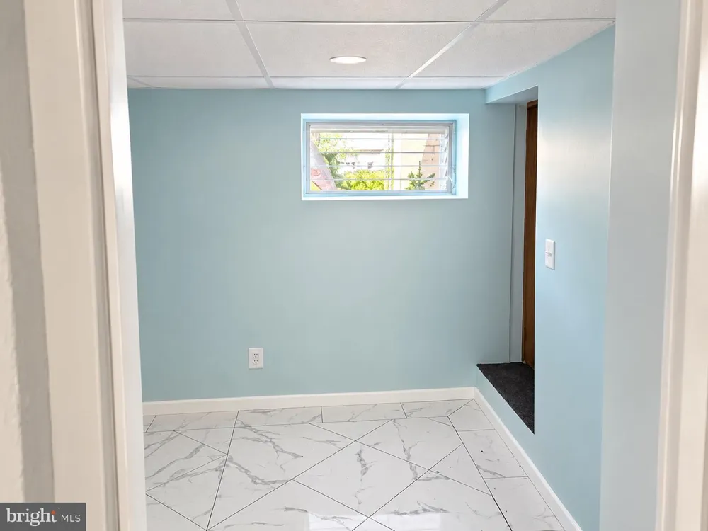 1700 SHALLCROSS AVENUE Folcroft, PA 19032