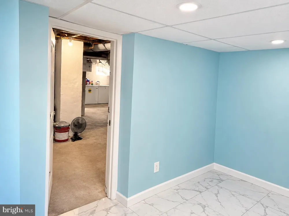 1700 SHALLCROSS AVENUE Folcroft, PA 19032