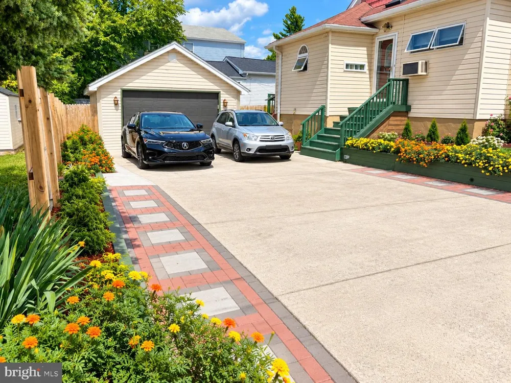 1700 SHALLCROSS AVENUE Folcroft, PA 19032