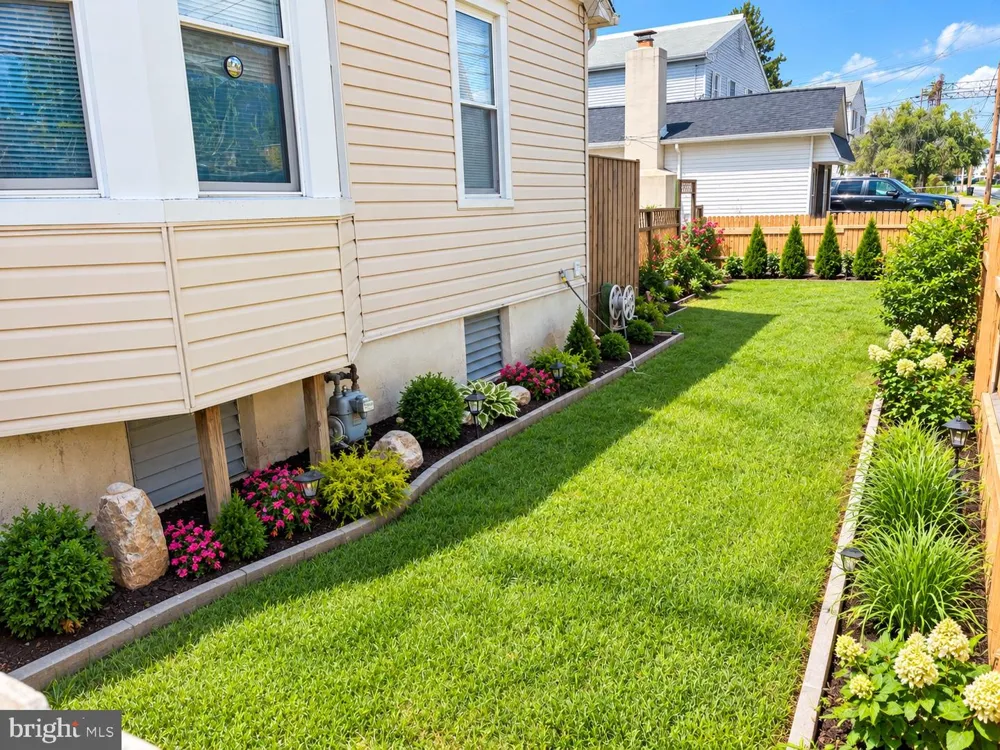 1700 SHALLCROSS AVENUE Folcroft, PA 19032