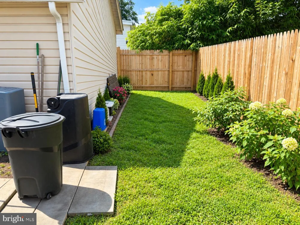 1700 SHALLCROSS AVENUE Folcroft, PA 19032