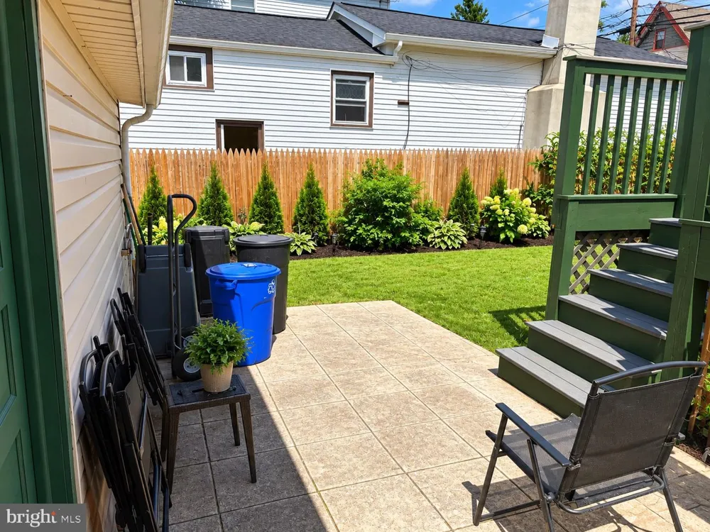 1700 SHALLCROSS AVENUE Folcroft, PA 19032