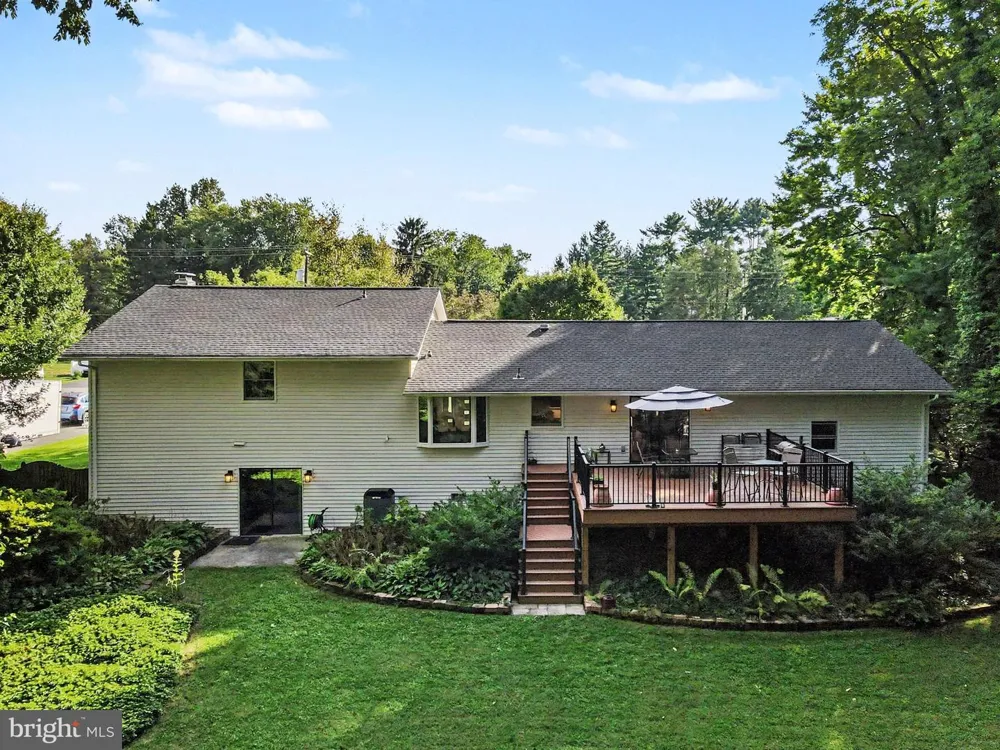 819 MEADOW LANE Camp Hill, PA 17011