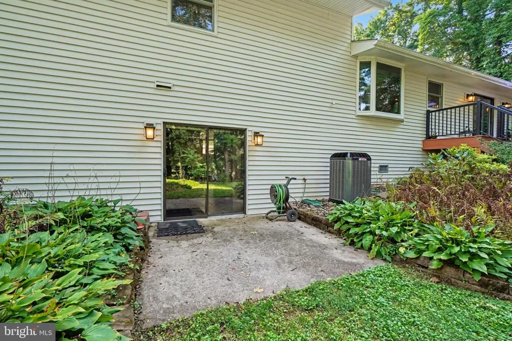819 MEADOW LANE Camp Hill, PA 17011