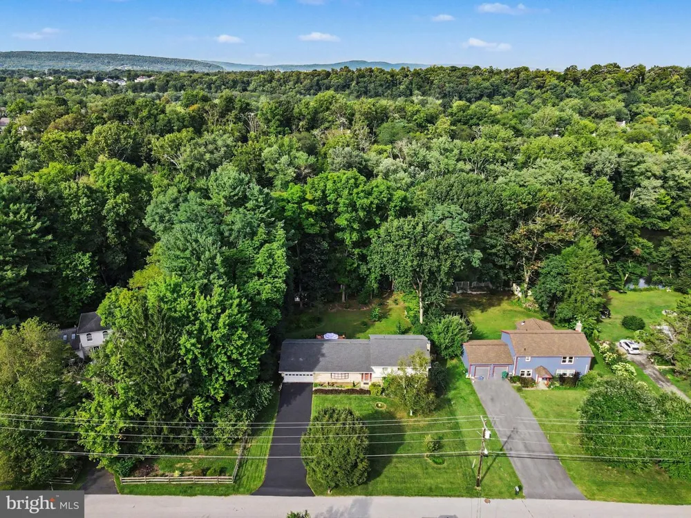 819 MEADOW LANE Camp Hill, PA 17011