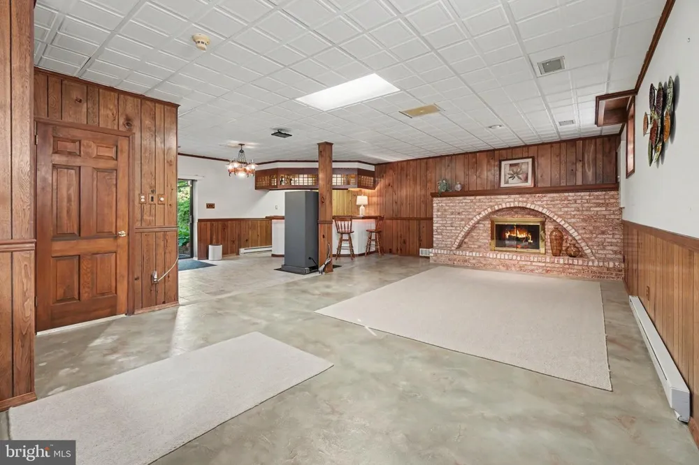 819 MEADOW LANE Camp Hill, PA 17011
