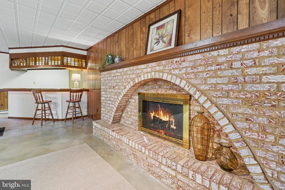 819 MEADOW LANE Camp Hill, PA 17011