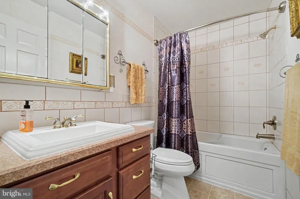819 MEADOW LANE Camp Hill, PA 17011