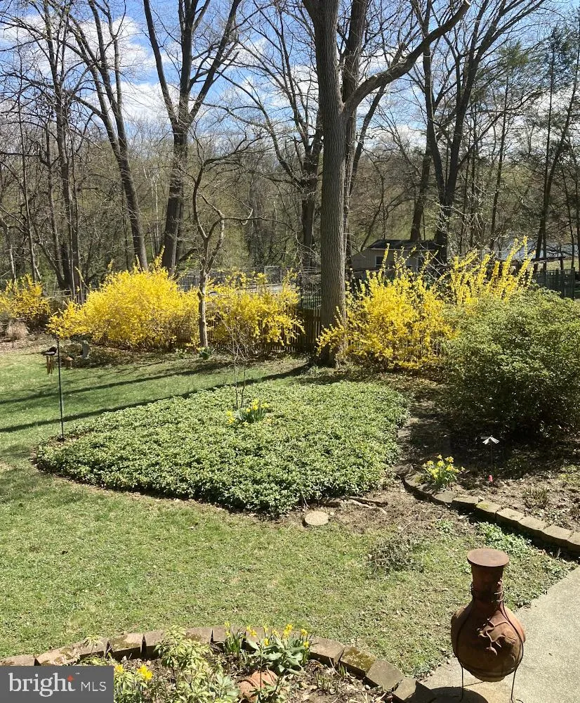 819 MEADOW LANE Camp Hill, PA 17011