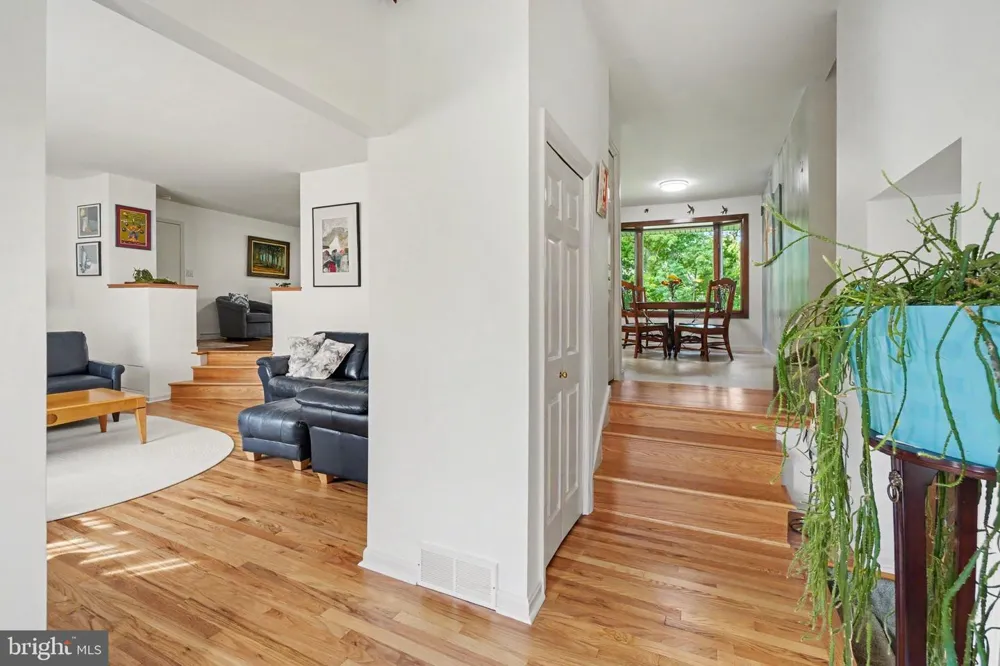 819 MEADOW LANE Camp Hill, PA 17011