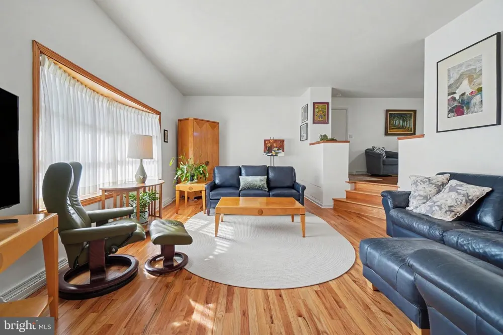 819 MEADOW LANE Camp Hill, PA 17011