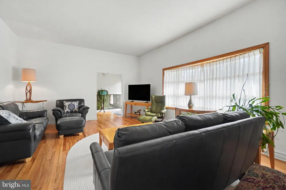 819 MEADOW LANE Camp Hill, PA 17011