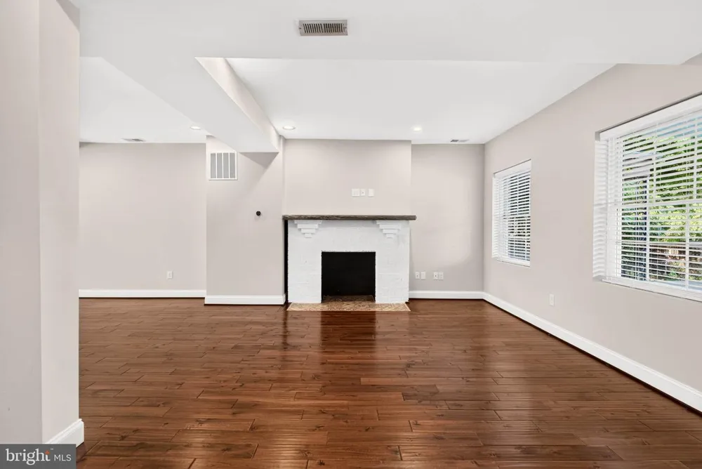 3802 GREENMOUNT AVENUE Baltimore, MD 21218