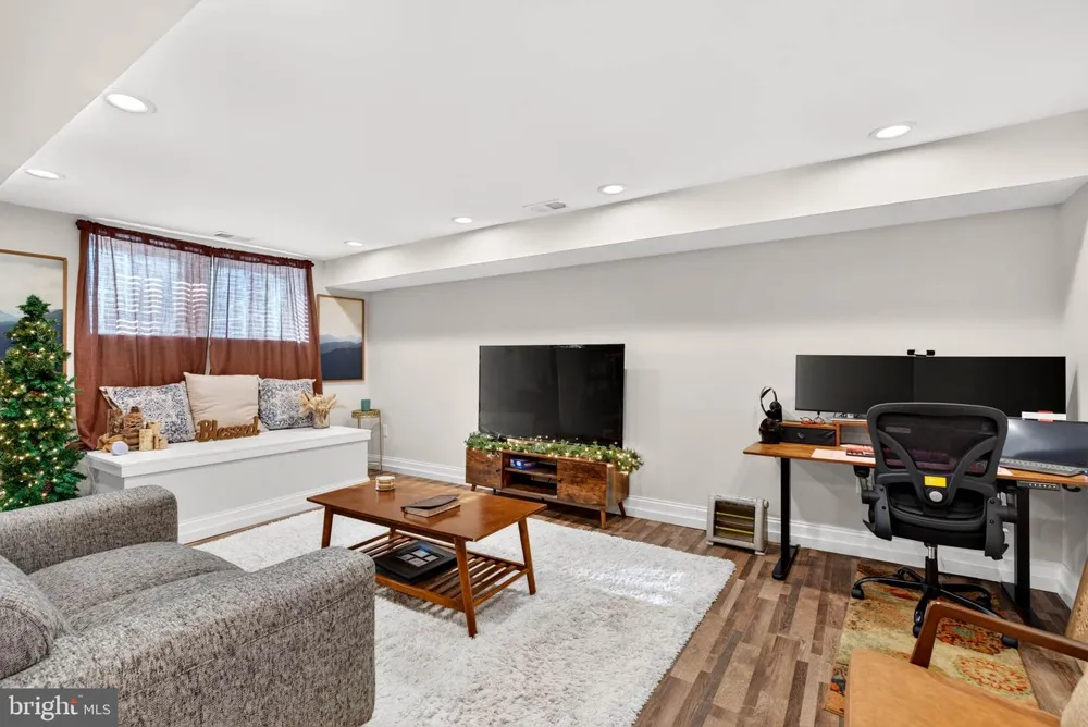 3802 GREENMOUNT AVENUE Baltimore, MD 21218