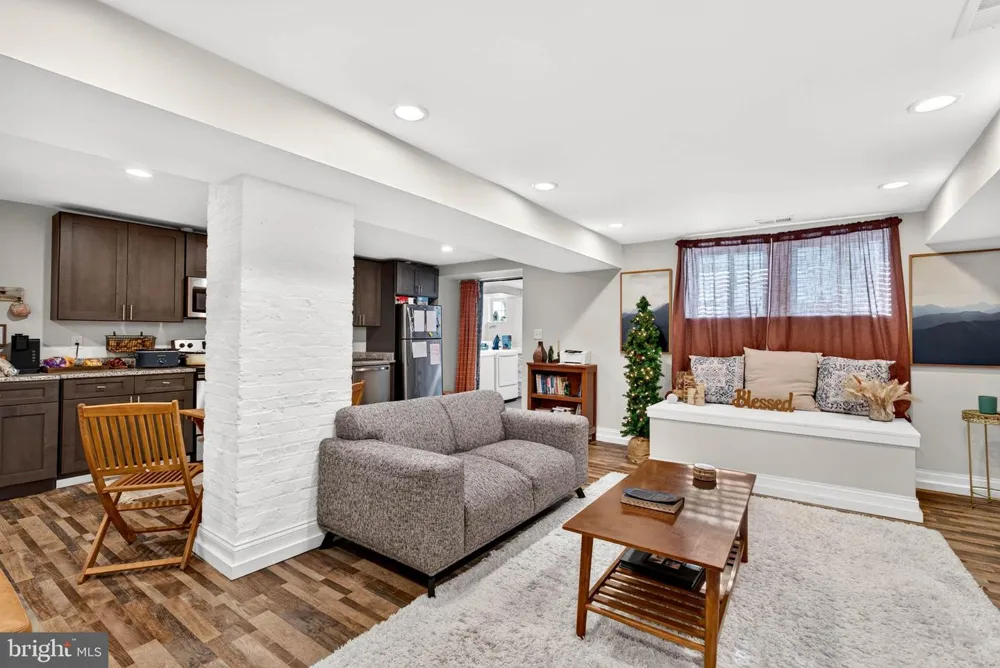 3802 GREENMOUNT AVENUE Baltimore, MD 21218