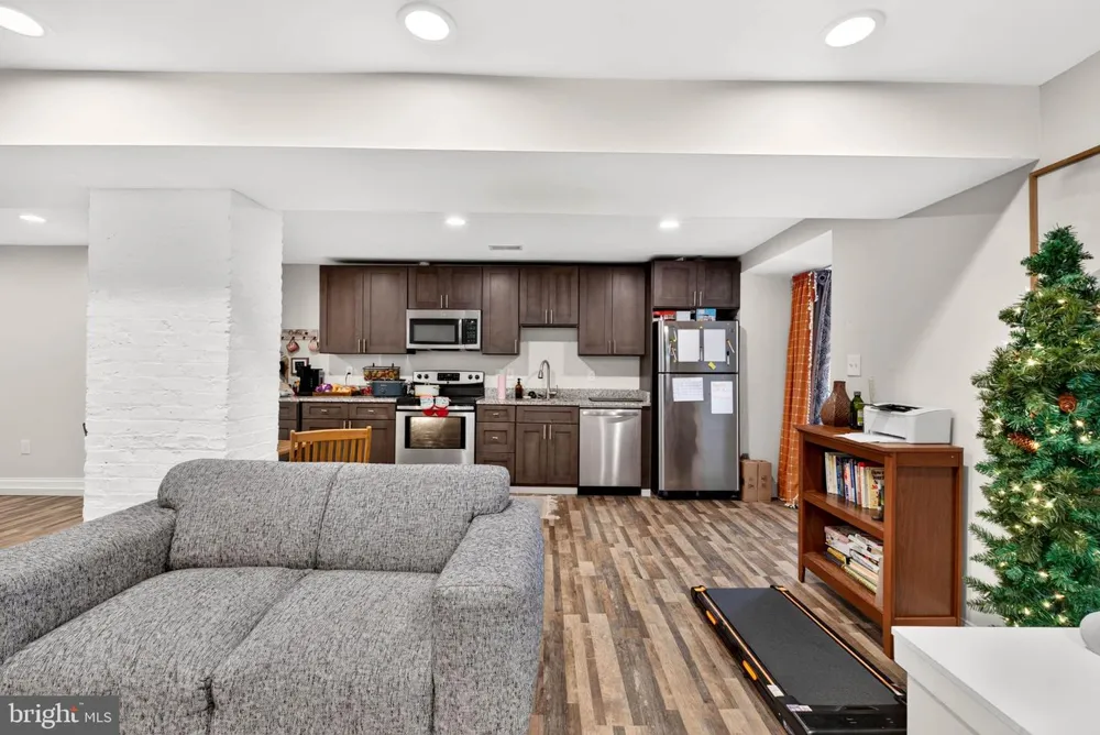 3802 GREENMOUNT AVENUE Baltimore, MD 21218