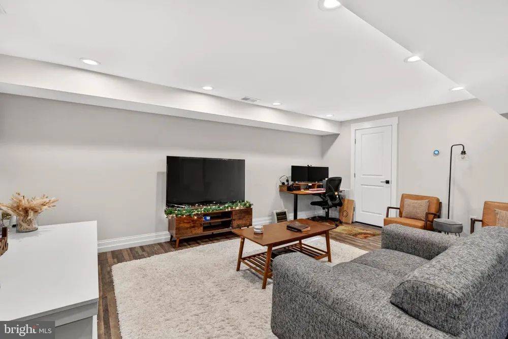 3802 GREENMOUNT AVENUE Baltimore, MD 21218