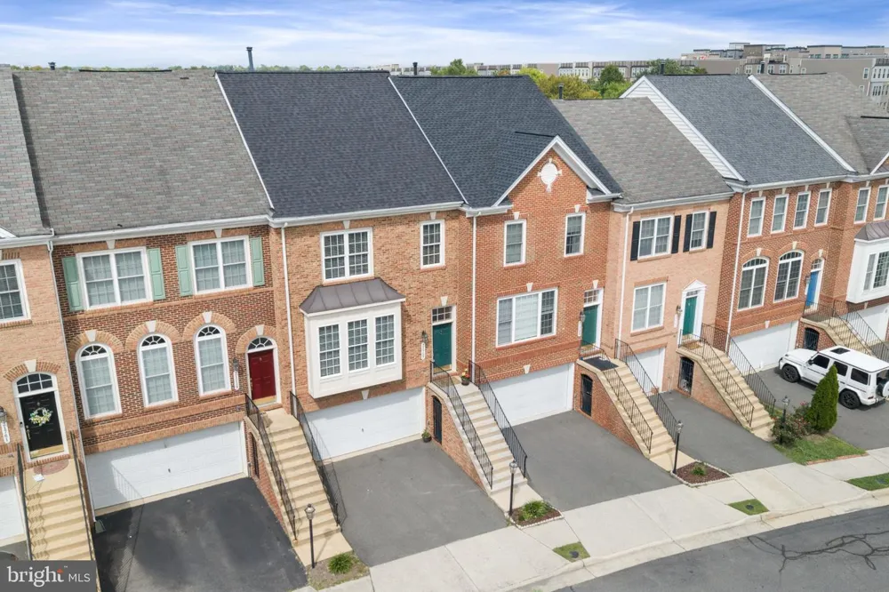 21757 LADYSLIPPER SQUARE Ashburn, VA 20147