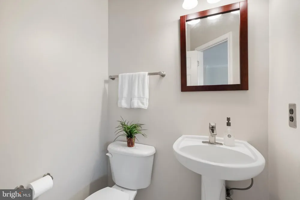 21757 LADYSLIPPER SQUARE Ashburn, VA 20147
