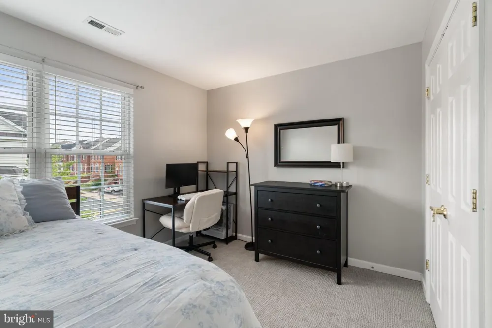 21757 LADYSLIPPER SQUARE Ashburn, VA 20147