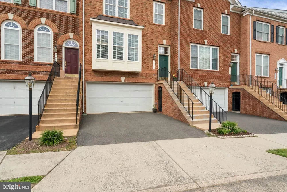 21757 LADYSLIPPER SQUARE Ashburn, VA 20147
