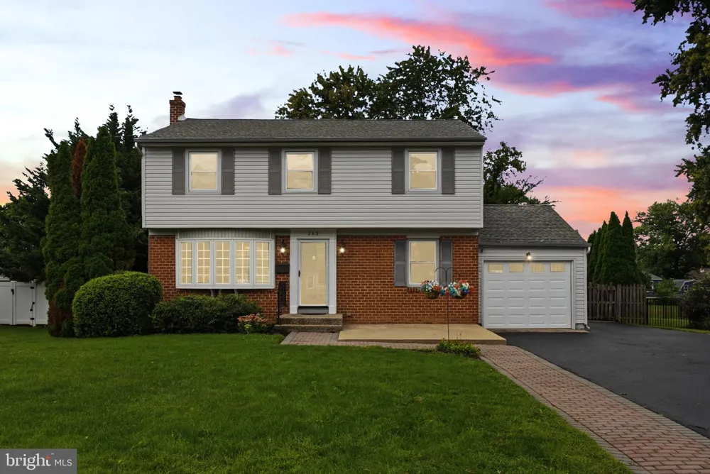 243 CRESTVIEW ROAD Hatboro, PA 19040