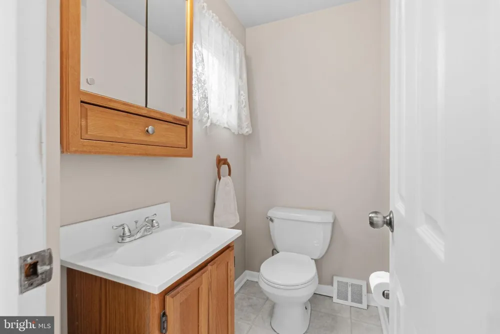 243 CRESTVIEW ROAD Hatboro, PA 19040