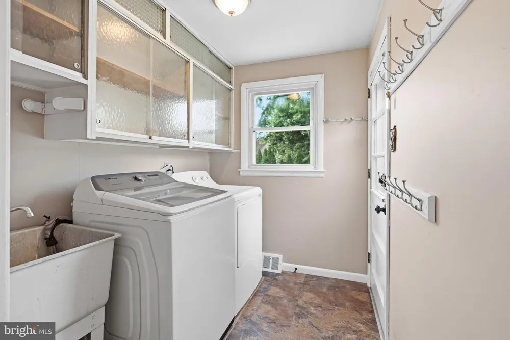 243 CRESTVIEW ROAD Hatboro, PA 19040