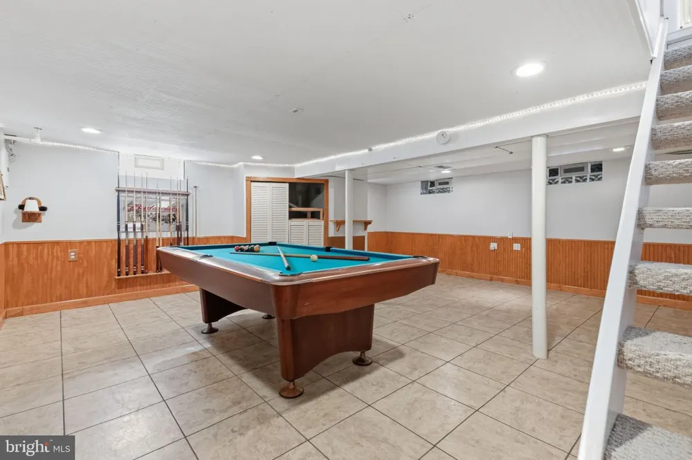 243 CRESTVIEW ROAD Hatboro, PA 19040