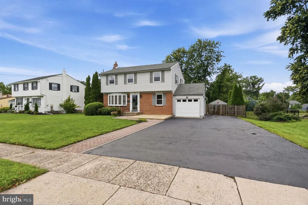243 CRESTVIEW ROAD Hatboro, PA 19040