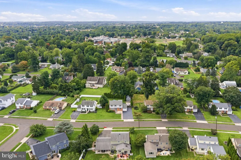 243 CRESTVIEW ROAD Hatboro, PA 19040