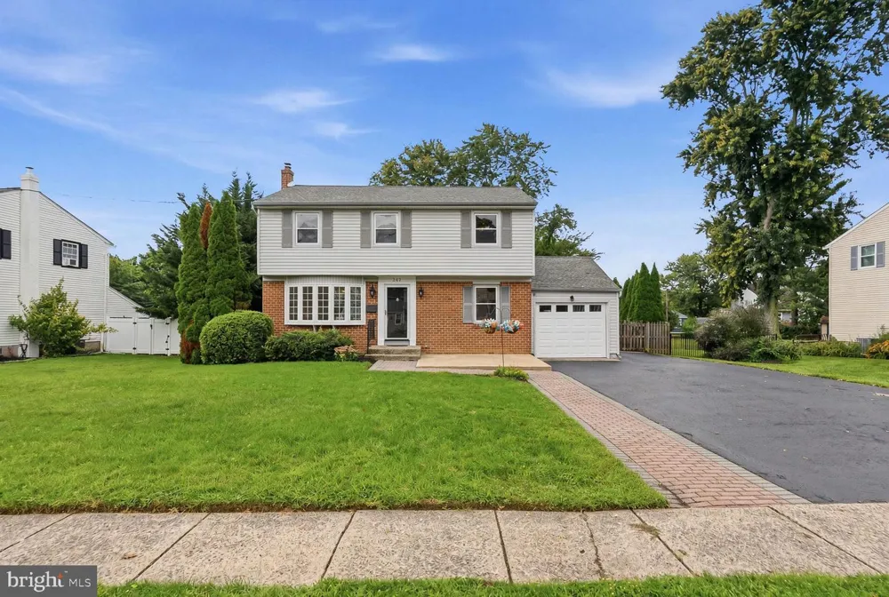 243 CRESTVIEW ROAD Hatboro, PA 19040