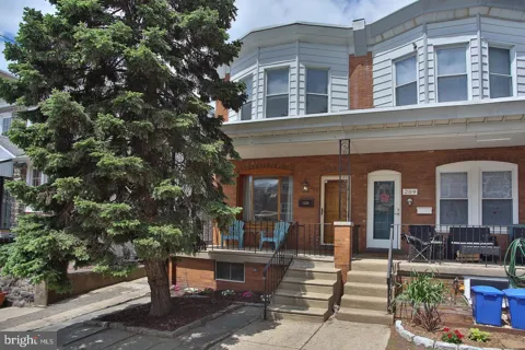 207 LAURISTON STREET