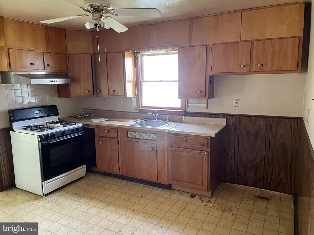 108 S LONGCROSS ROAD Linthicum Heights, MD 21090