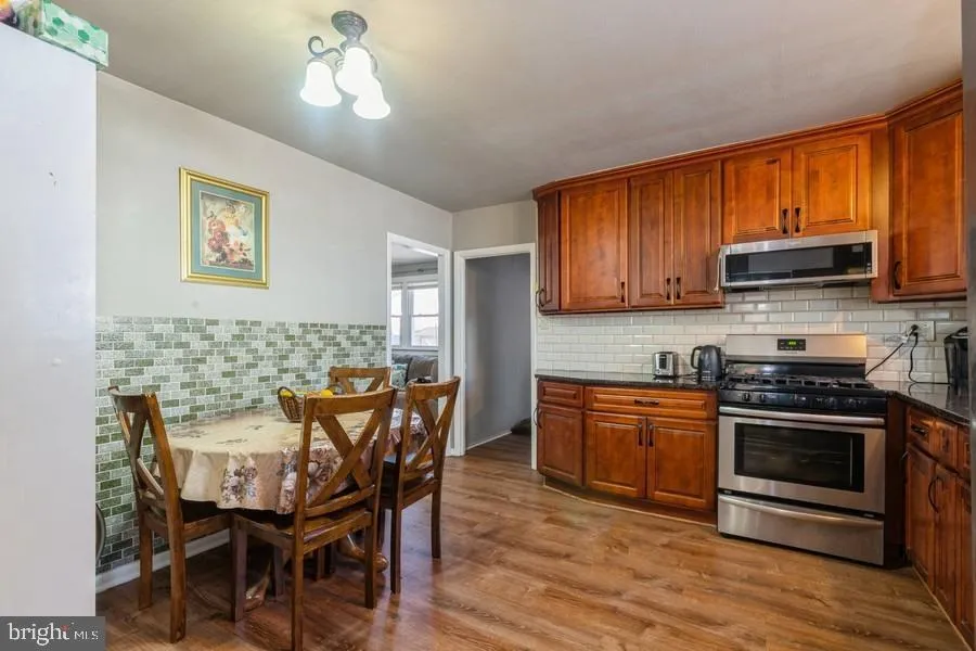 212 3RD AVENUE W Cherry Hill, NJ 08002