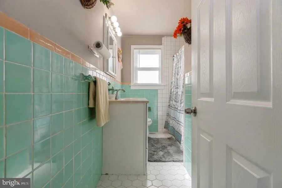 212 3RD AVENUE W Cherry Hill, NJ 08002