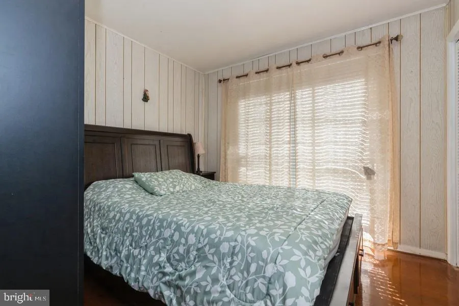 212 3RD AVENUE W Cherry Hill, NJ 08002
