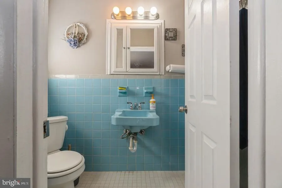 212 3RD AVENUE W Cherry Hill, NJ 08002