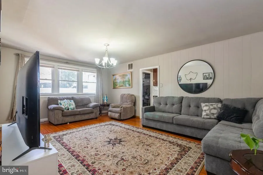 212 3RD AVENUE W Cherry Hill, NJ 08002