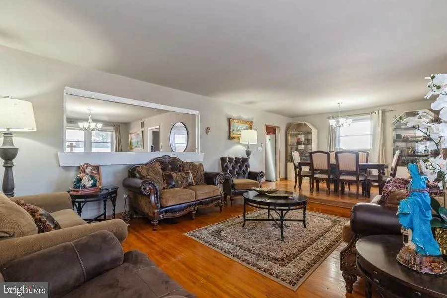212 3RD AVENUE W Cherry Hill, NJ 08002