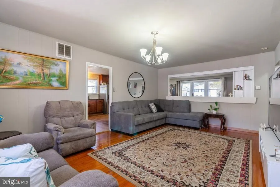 212 3RD AVENUE W Cherry Hill, NJ 08002