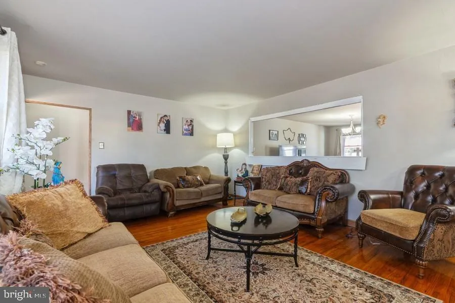 212 3RD AVENUE W Cherry Hill, NJ 08002