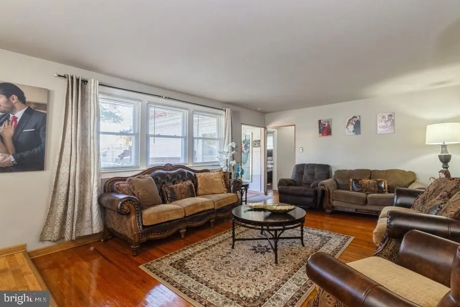 212 3RD AVENUE W Cherry Hill, NJ 08002